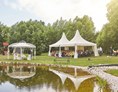 Hochzeit: Eure Gartenhochzeit vor unserem romantischen Teich. - Grandhotel Niederösterreichischer Hof
