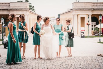 Hochzeit: Die Braut auf dem Weg zur Trauung auf Schloss Esterházy. - Schloss Esterházy