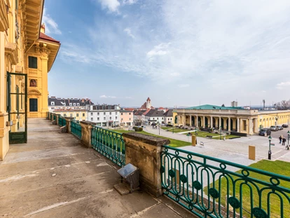 Wedding - Bad Sauerbrunn - Die an den Spiegelsaal anschließende Terrasse mit herrlichem Fernblick - Schloss Esterházy