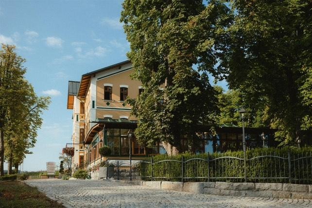Wedding - Engelhartszell -     Traumhochzeit nahe Passau in einer stilvollen Hochzeitslocation mit persönlichem Ambiente. - Waldschloss Hotel-Restaurant