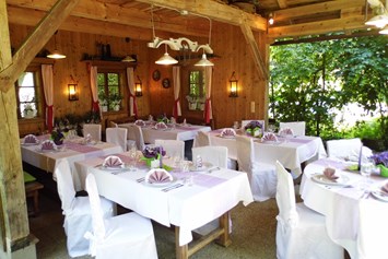 Hochzeit: Hochzeit in der Pfluaghitt´n - Wildkräuterhotel Steinschalerhof