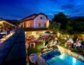 Hochzeit: Am Pool die Party knallen lassen - Hotel Landhaus Moserhof****