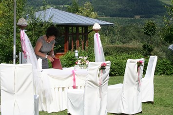 Hochzeit: Standesamtliche Trauung am Pöllauberg in Retters Garten - Retter Bio-Natur-Resort****