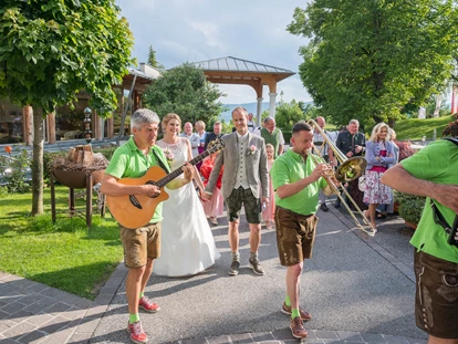 Matrimonio - Großwilfersdorf - Empfang auf der Terrasse vor dem Hotel - Retter Bio-Natur-Resort****s