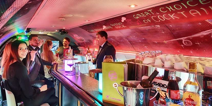 Hochzeit - Parkplatz: Busparkplatz - Passail - 80s Flieger Bar & Restaurant - NOVAPARK Flugzeughotel Graz