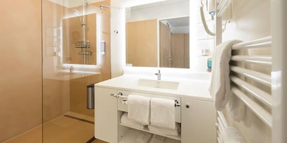 Hochzeit - Parkplatz: Busparkplatz - Passail - First Class Doppelzimmer, Badezimmer - NOVAPARK Flugzeughotel Graz