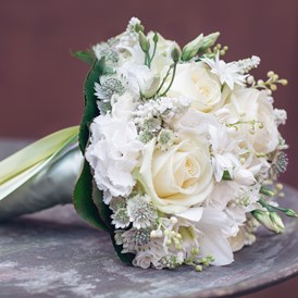 Hochzeit: Brautstrauß aus der hoteleigenen "Blumeninsel" - DAS WEITZER