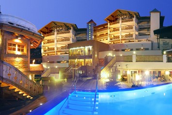 Hochzeit: Außenansicht Hotel im Winter - Alpine Palace***** New Balance Luxus Resort