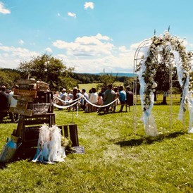 Hochzeit: Eine Gartenhochzeit im Mirli in Tullnerbach. - Mirli