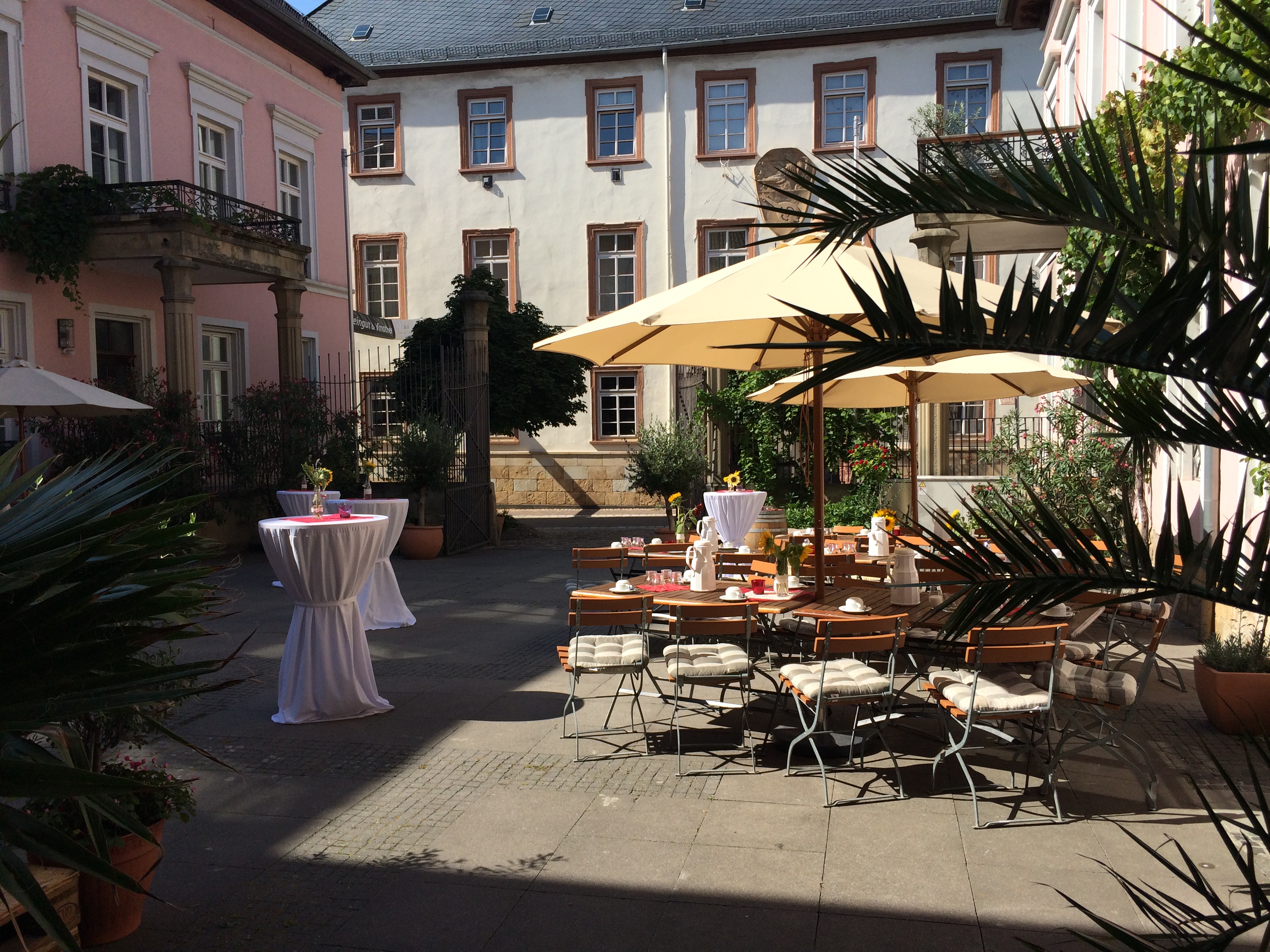 Weingut der Stadt Alzey Information about the banquet halls Historic courtyard
