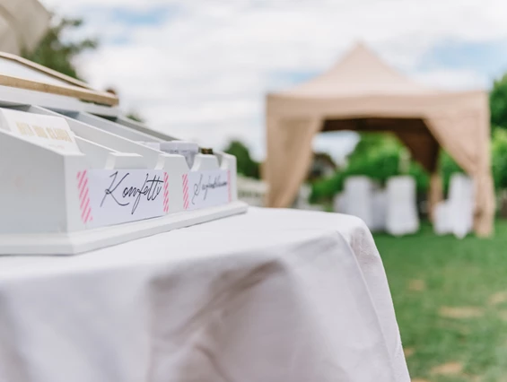 Hochzeit: Heiraten im Weingut Zimmermann in Klosterneuburg.
Foto © belleandsass.com - Weingut Zimmermann