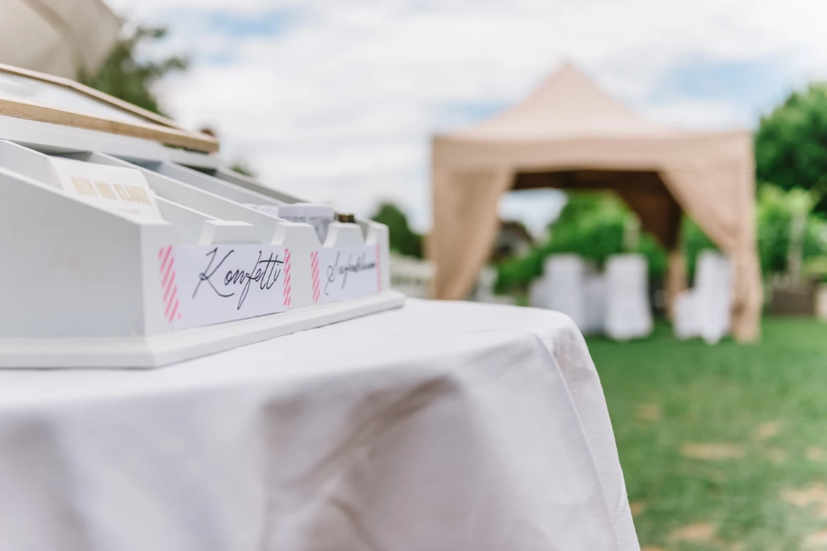 Hochzeit: Heiraten im Weingut Zimmermann in Klosterneuburg.
Foto © belleandsass.com - Weingut Zimmermann
