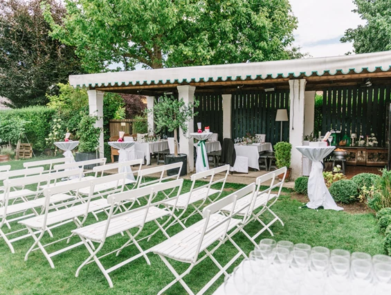 Hochzeit: Heiraten im Weingut Zimmermann in Klosterneuburg.
Foto © belleandsass.com - Weingut Zimmermann