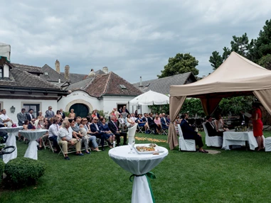 Hochzeit: Heiraten im Weingut Zimmermann in Klosterneuburg.
Foto © belleandsass.com - Weingut Zimmermann