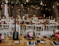 Hochzeit: Blumendeko und Tischschmuck für eine unvergessliche Hochzeitsfeier. - Gut Hohenholz