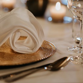 Hochzeit: Beispiel für eine Serviettenfalttechnik Hochzeit - Stadl/Hotel/Restaurant Alte Goste