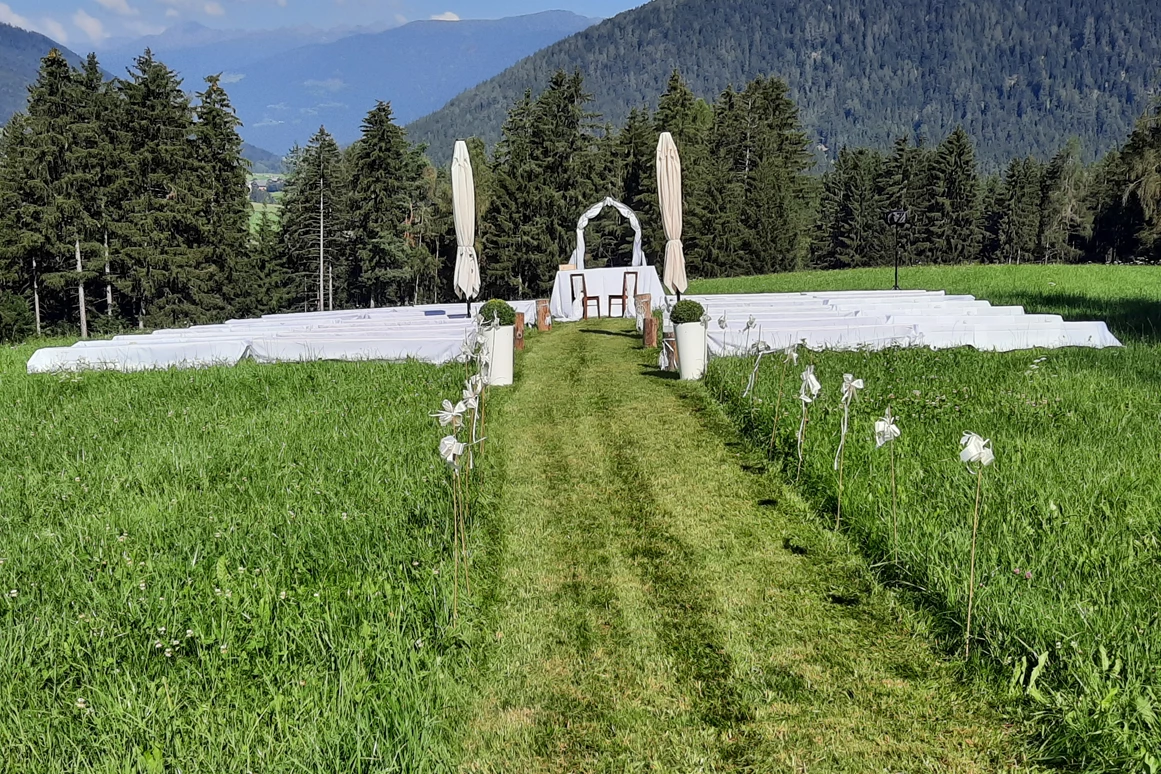 Hochzeit: Freie Hochzeit im Feld - Stadl/Hotel/Restaurant Alte Goste