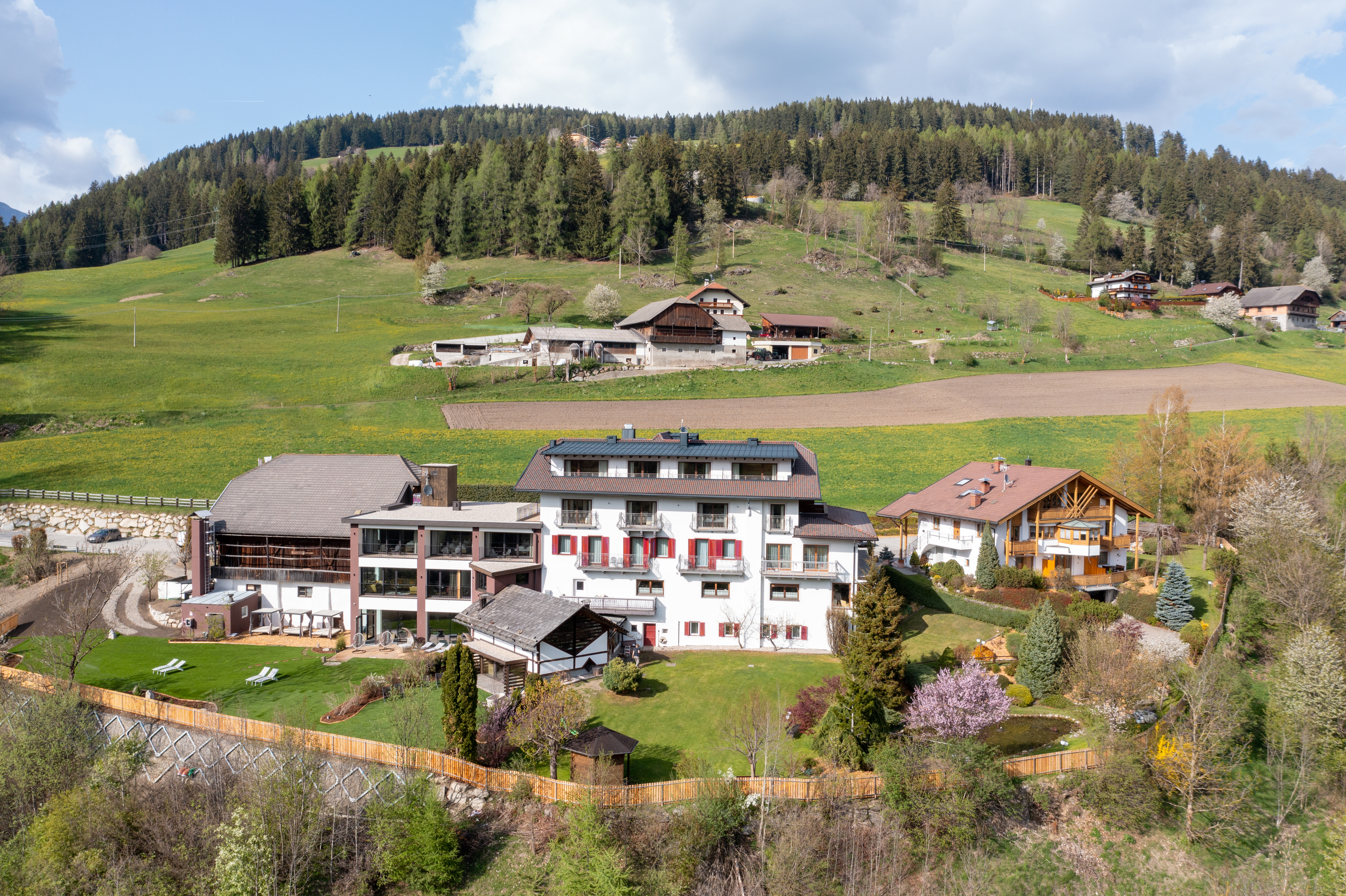 Hochzeitslocation: Vogelperspektive mit Garten - Stadl/Hotel/Restaurant Alte Goste