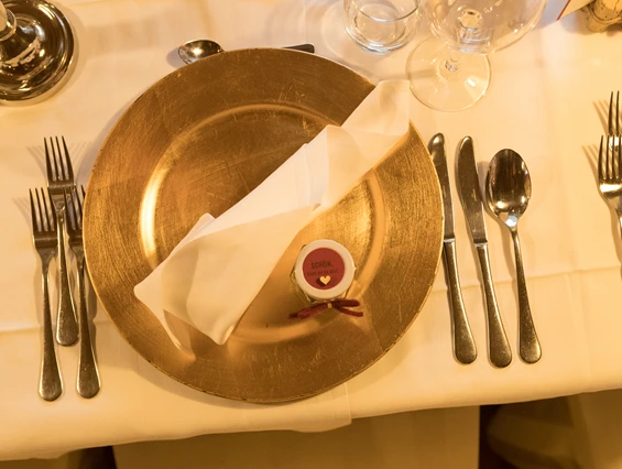 Hochzeit: gedeckter Tisch - Stadl/Hotel/Restaurant Alte Goste
