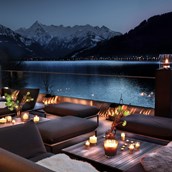 Hochzeit: Die Lounge-Terrasse des Bellevue mit Blick auf den Zeller See. - Seehotel Bellevue****s
