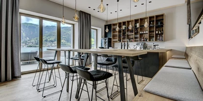 Wedding - Hohe Tauern - An der Bar GEISTREICH werdet Ihr von unserem Barkeeper verwöhnt. - Seehotel Bellevue****s