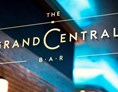 Hochzeit: The Grand Central Bar & Grill