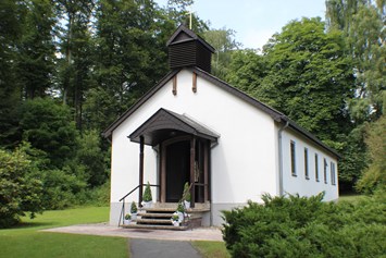 Hochzeit: Kapelle Außenansicht - Waldhotel Schäferberg