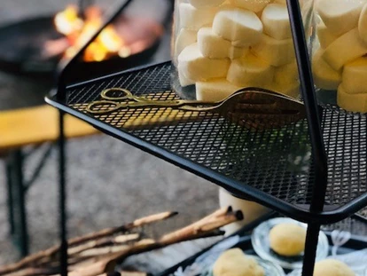 Mariage - Region Stuttgart - Stockbrot und Marshmallows - Burg Hohen Neuffen