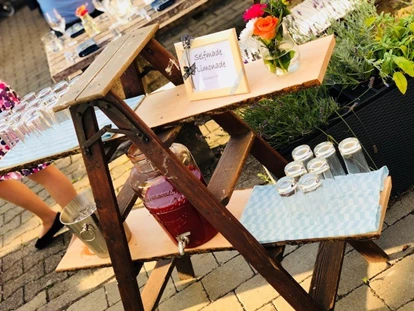 Mariage - Region Stuttgart - Selbstgemachte Limonade - Burg Hohen Neuffen