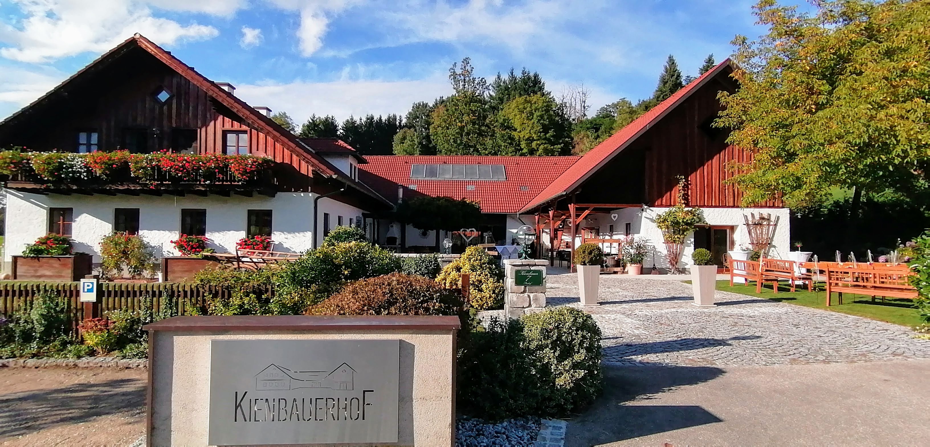 Hochzeit: Den schönsten Tag im Leben in vollen Zügen genießen und darauf vertrauen, dass alles perfekt ist. Hier bei uns am Kienbauerhof - findest du was du für deinen Hochzeitstag brauchst.  - Kienbauerhof