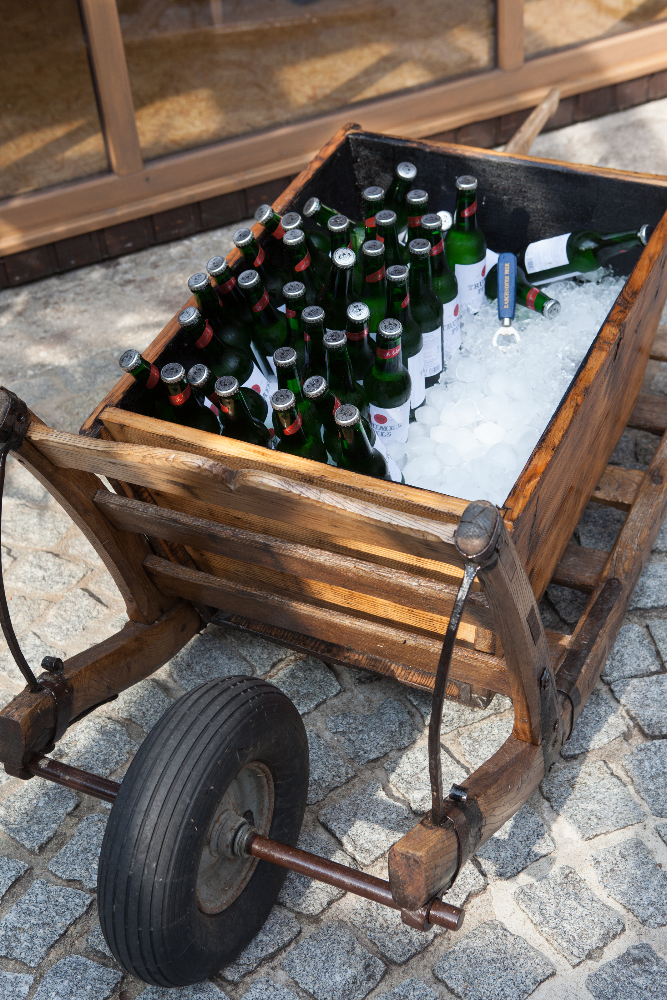 Hochzeit: Radlbock als Bier und Sektkühler für die Agape - Kienbauerhof