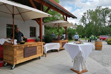 Hochzeit: Grillcatering im Innenhof - Kienbauerhof