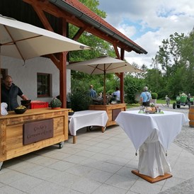 Hochzeit: Grillcatering im Innenhof - Kienbauerhof