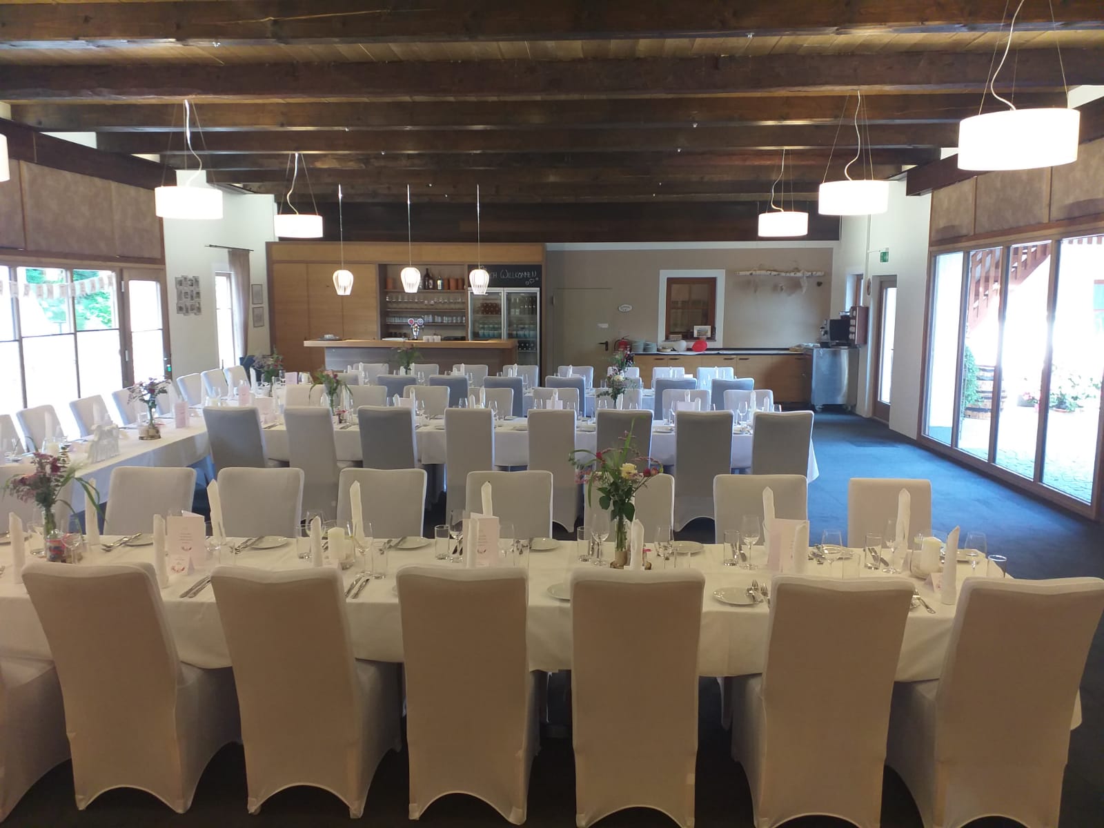 Hochzeit: Der lichtdurchflutete Festsaal des Kienbauerhof. - Kienbauerhof