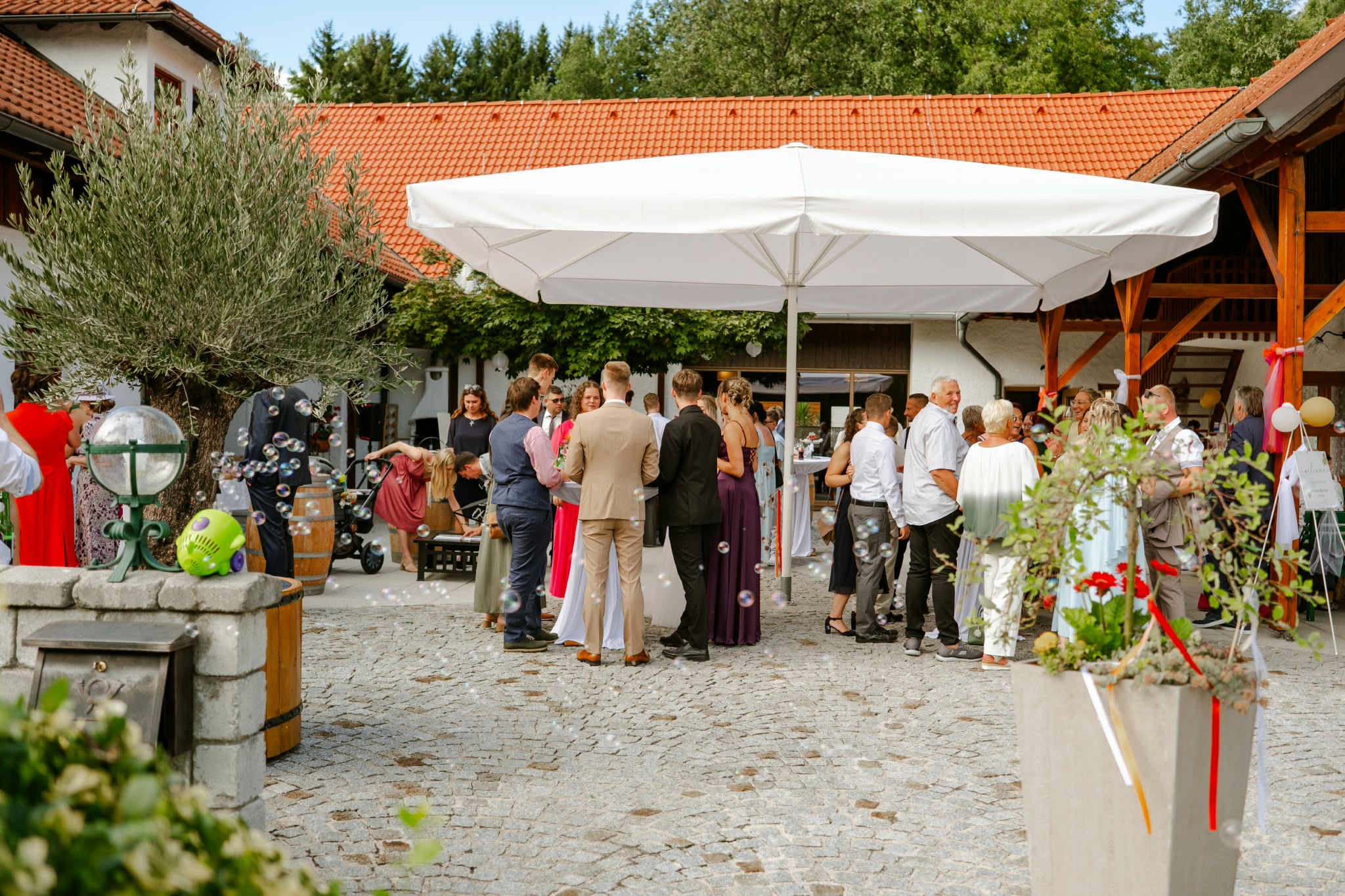 Hochzeitslocation: Agape im Innenhof - Kienbauerhof