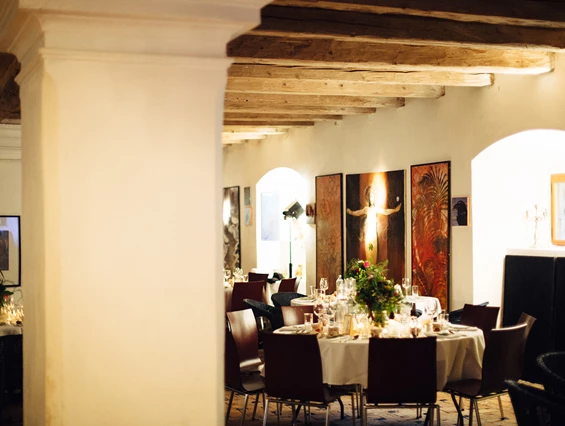Hochzeit: Kunstvolle Gemälde schmücken jeden Raum.
Foto © www.kalinkaphoto.at - Schüttkasten von Primmersdorf