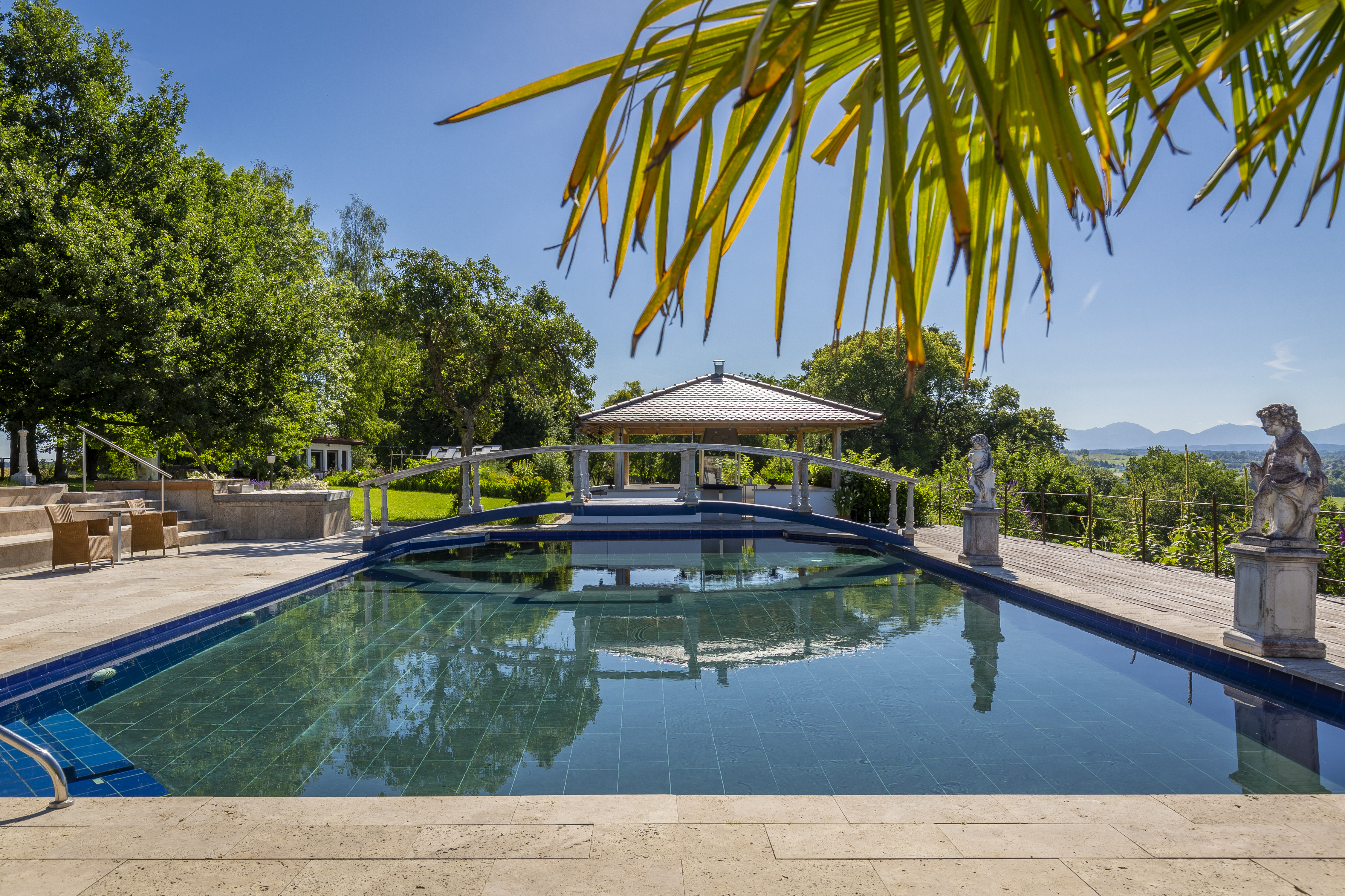 Hochzeit: Poollandschaft, Einladung  zum Schwimmen - CP Location - Gut Ammerhof