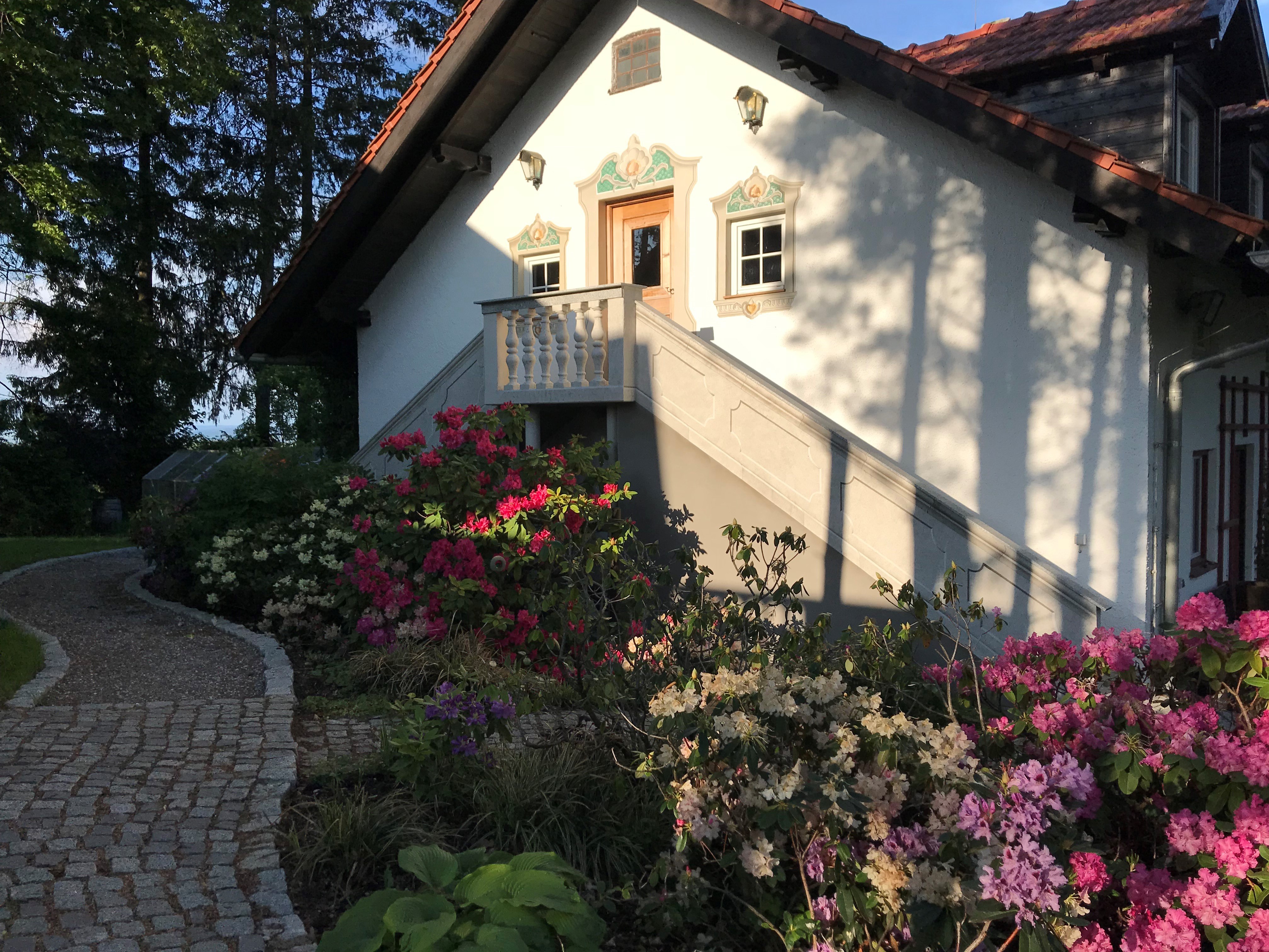 Hochzeit: Ausgang zum Haus Staffelsee - CP Location - Gut Ammerhof