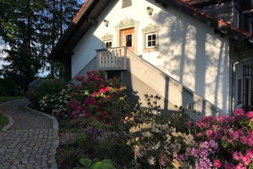 Hochzeit: Ausgang zum Haus Staffelsee - CP Location - Gut Ammerhof