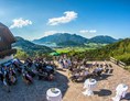 Hochzeit: Die Panorama-Terrasse mit Blick über den Wolfgangsee. - Laimeralm