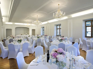 Hochzeit: Der große Festsaal des Schloss Stauff lädt zu einer festlichen Trauung. - Schloss Stauff