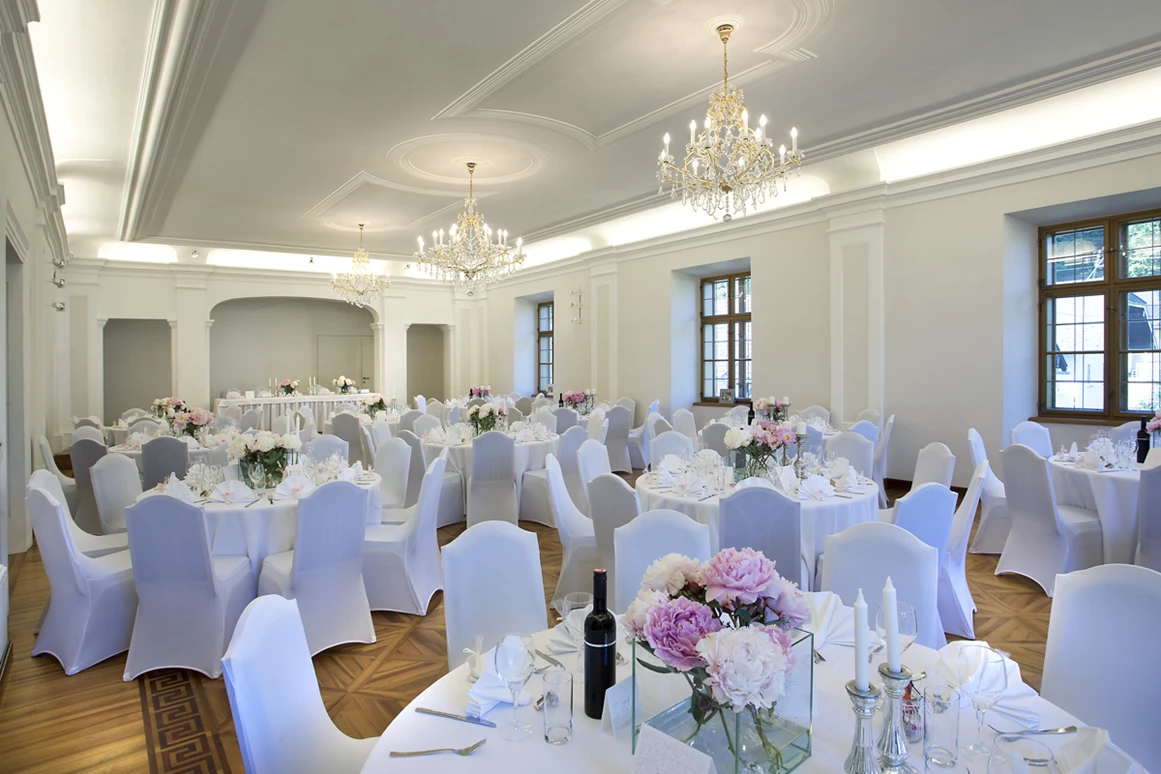 Hochzeit: Der große Festsaal des Schloss Stauff lädt zu einer festlichen Trauung. - Schloss Stauff