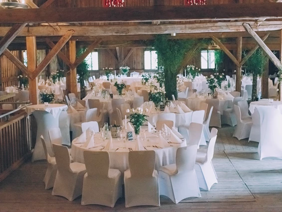 Hochzeit: Der Feststadl vom Schloss Stauff für eure Hochzeit. - Schloss Stauff