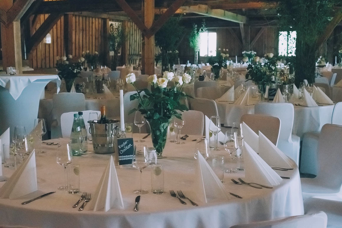 Hochzeit: Der Feststadl vom Schloss Stauff für eure Hochzeit. - Schloss Stauff