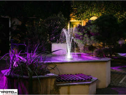 Wedding - Neufelden - Abends im Innenhof - Stadlerhof Wilhering