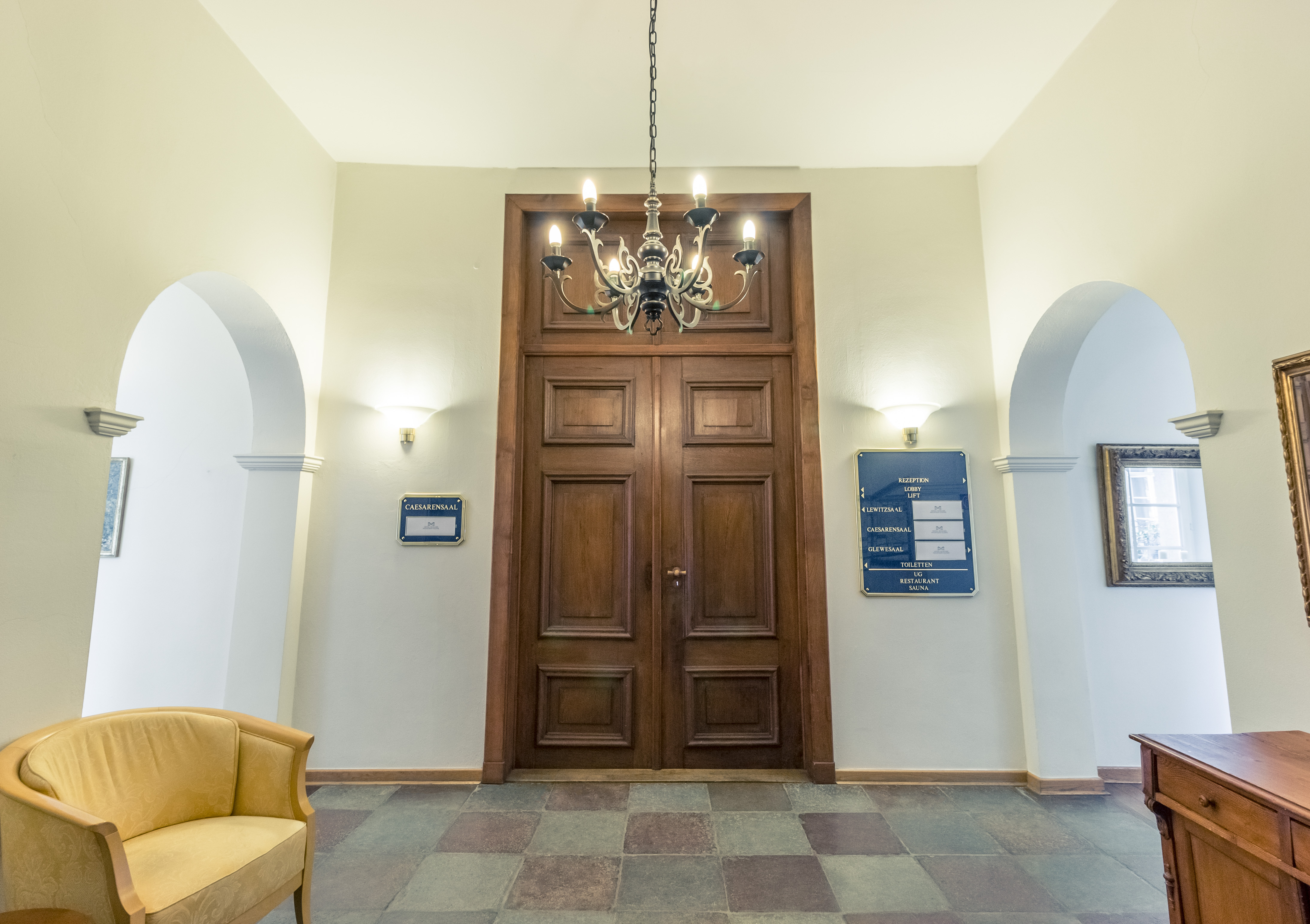 Hochzeit: Eingang / Haupteingang zum Caesarensaal - Hotel Schloss Neustadt-Glewe