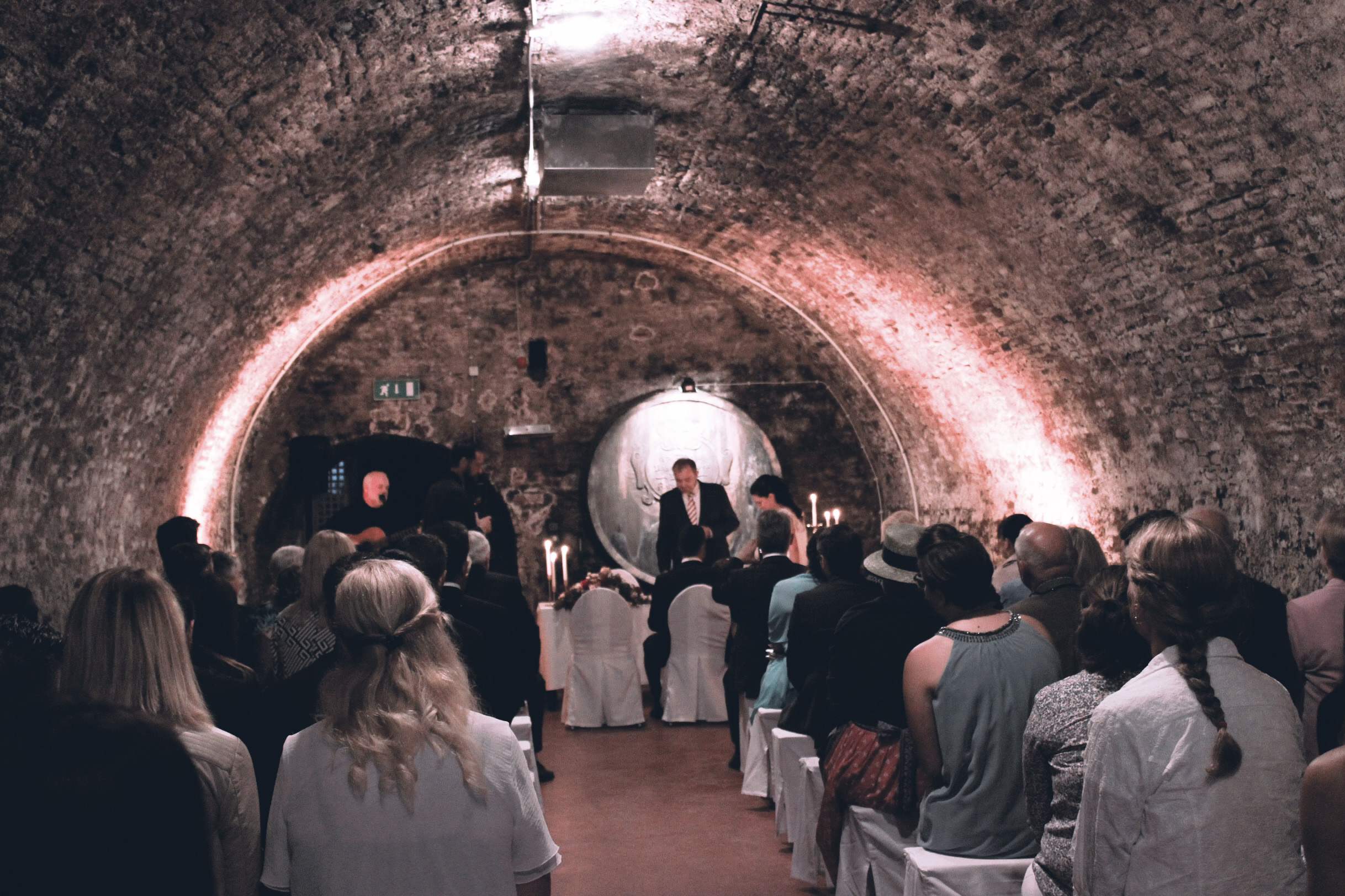 Hochzeitslocation: Trauung im unkonventionellen Kellergewölbe - vierzigerhof