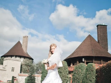 Hochzeitslocation: Heiraten im Schloss Smolenice in der Slowakei.
Foto © stillandmotionpictures.com - Schloss Smolenice