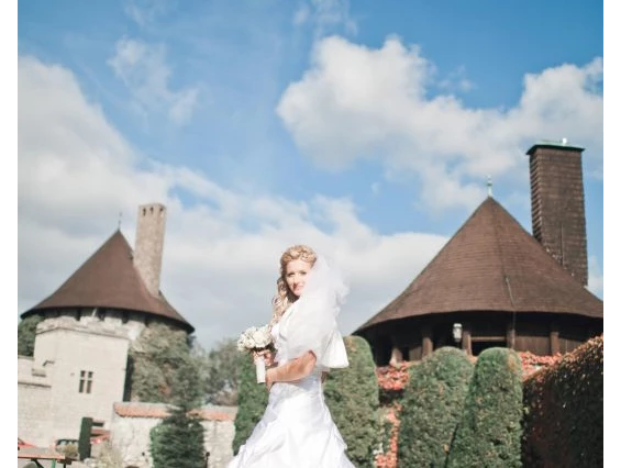Hochzeitslocation: Heiraten im Schloss Smolenice in der Slowakei.
Foto © stillandmotionpictures.com - Schloss Smolenice