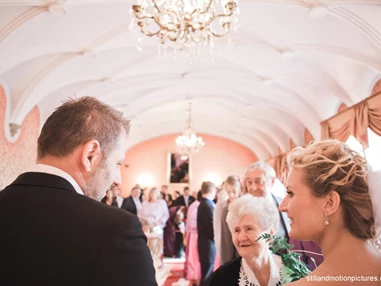 Hochzeitslocation: Heiraten im Schloss Smolenice in der Slowakei.
Foto © stillandmotionpictures.com - Schloss Smolenice